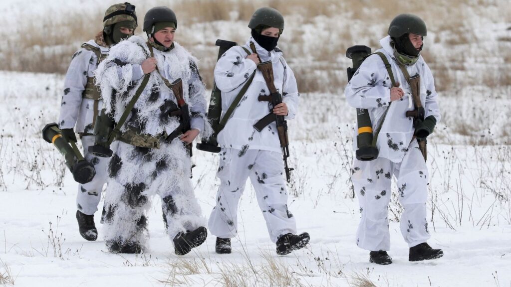 UKRAINE CRISIS COUNTRIES AROUND WORLD URGE CITIZENS TO