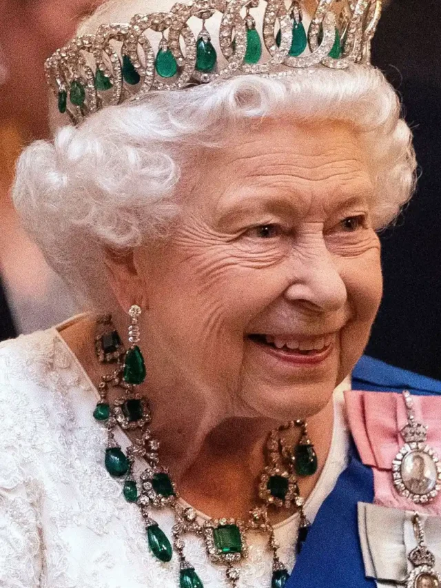 Queen-Elizabeth-II-Crown-Bio